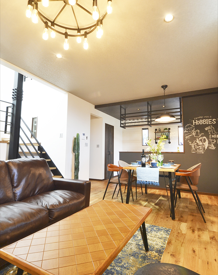 アウトドア趣味を楽しめるおもちゃ箱のようなお家