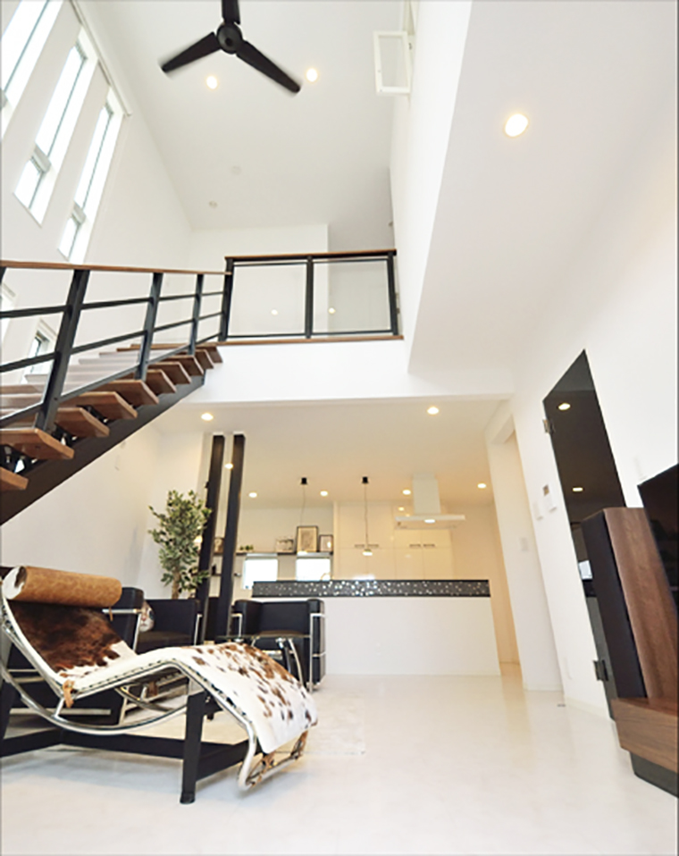 ブラック×ホワイトのデザイナーズモダンハウス