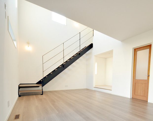 リビングの一部が吹抜となっておりアイアン手すりのリビング階段とマッチしています。
※写真はイメージです