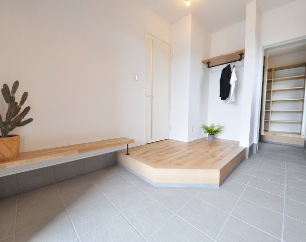 角がない玄関はベビーカーでもスムーズ。大容量のシューズインクロークで、いつでもすっきり片付きます。
※写真はイメージ。