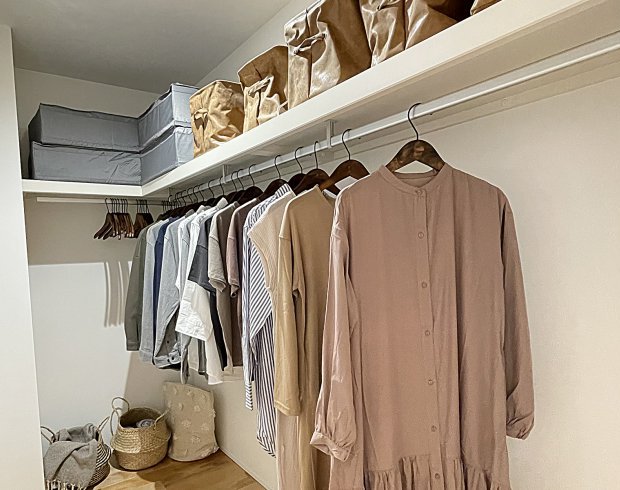 主寝室の大容量ウォークインクローゼットで、衣類も季節物もたっぷり収納。部屋がすっきり片付き、心からくつろげる空間になります。
※写真はイメージ。