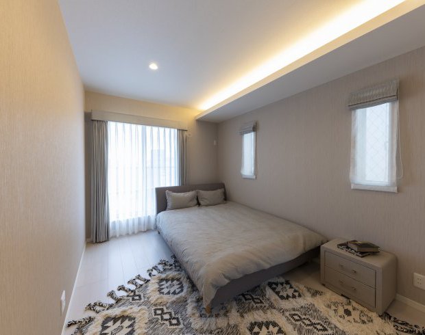 日々の疲れを癒す寝室は調光に拘った安らぐに空間に。