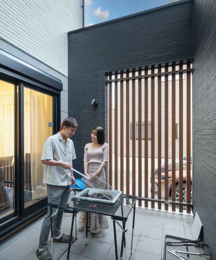 プライバシー重視で趣味を楽しむ中庭のある暮らし