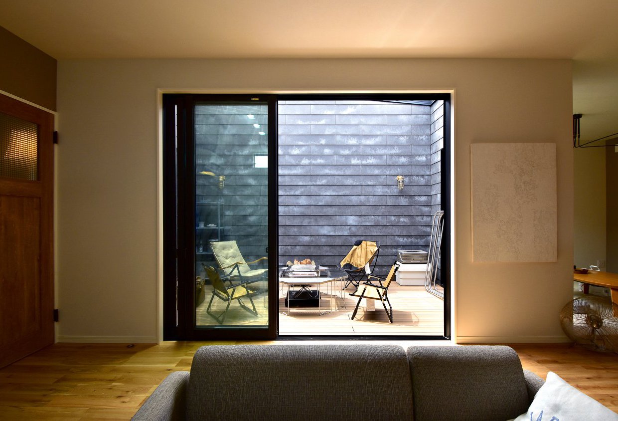 住まいの真ん中に、家族が集まる中庭を。