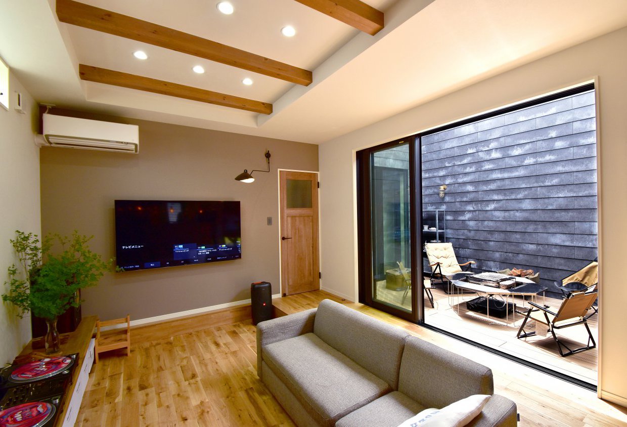 住まいの真ん中に、家族が集まる中庭を。