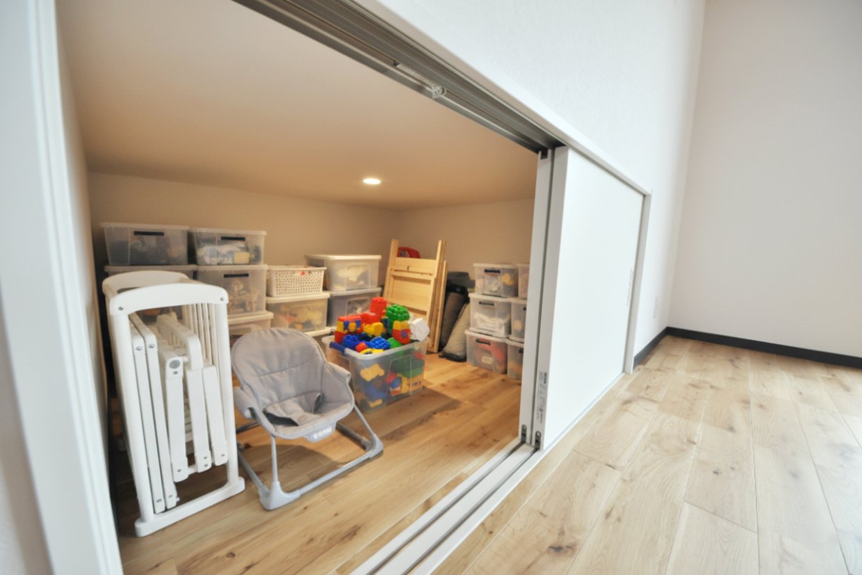 スキップフロア下を大容量収納に