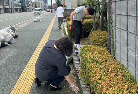 【新着情報】7/9　ケントホームズ佐古本社の剪定をしました