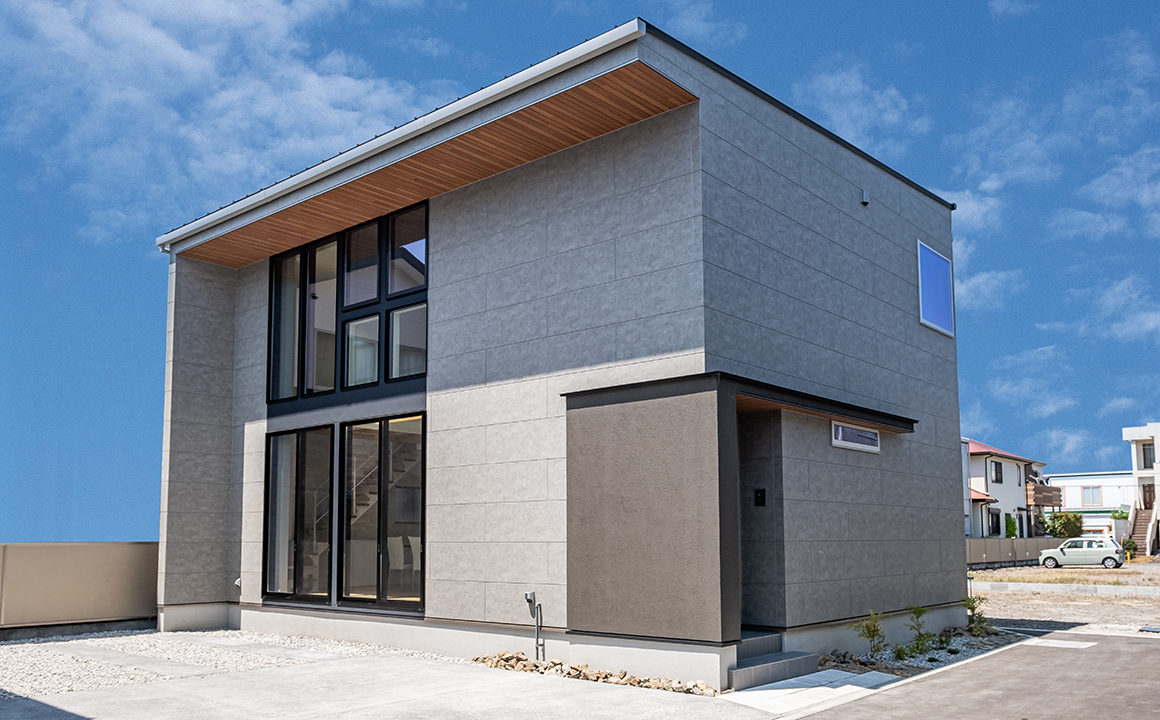 駿河区 K様邸　焼成ホタテしっくいとムクフローリングで快適な住空間を実現したハイデザインの家