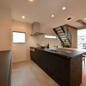 開放感のあるペニンシュラキッチン