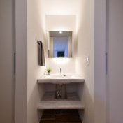 間接照明を採用した洗面台