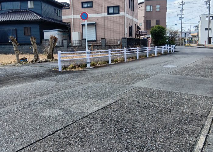 歩道が確保されているのでお子様の通学やお散歩にも安