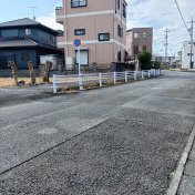 歩道が確保されているのでお子様の通学やお散歩にも安
