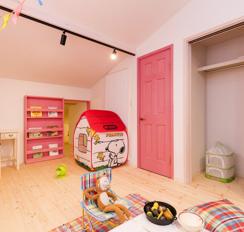 子供部屋は子供たちの好きな色に。<br />
子供部屋ピンク編