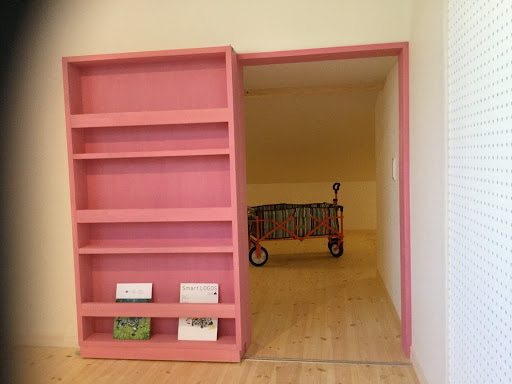 子供部屋は子供たちの好きな色に。<br />
子供部屋ピンク編