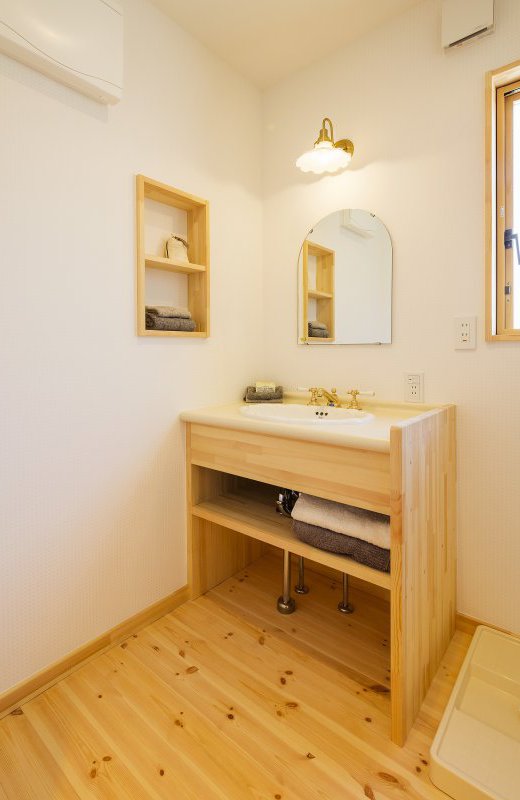 玄関の綺麗な照明がお出迎え