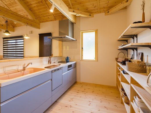 ALLenの魅力！天井が羽目板！！