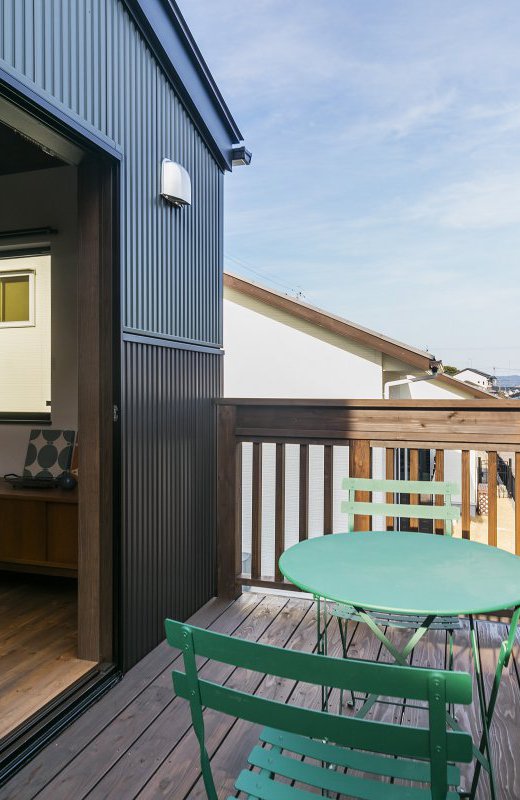 twotoneのBinOロゴがおしゃれな『WAVE』