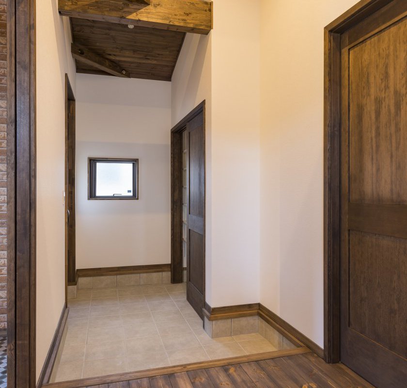 見た目スッキリの広々とした玄関