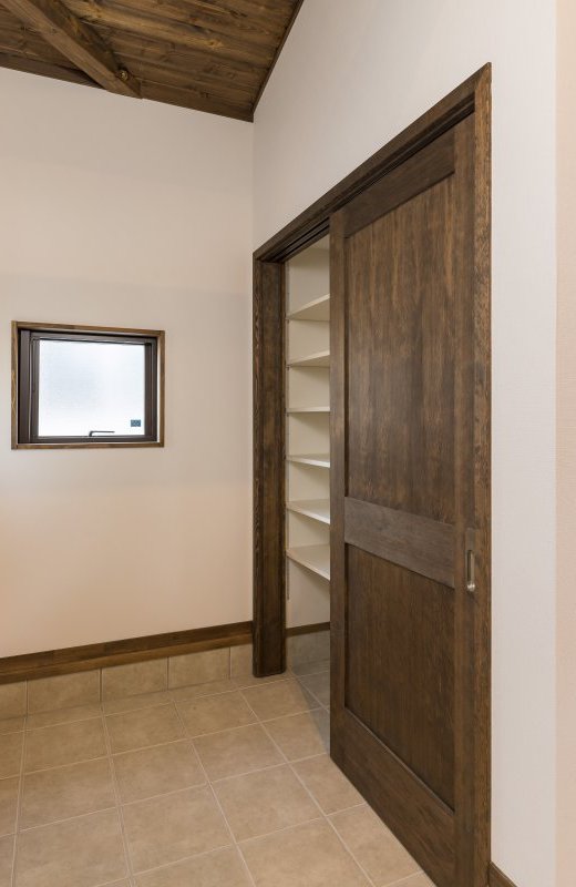 見た目スッキリの広々とした玄関