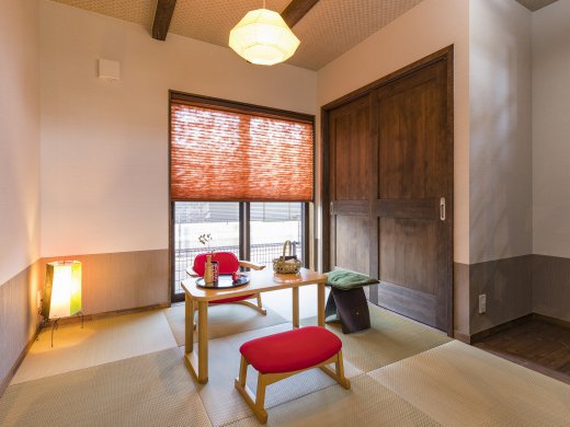 開放的なスキップフロアの1階リビング