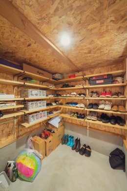 真っ白な外壁と木目調の窓枠で可愛さMAXな『WAVE』