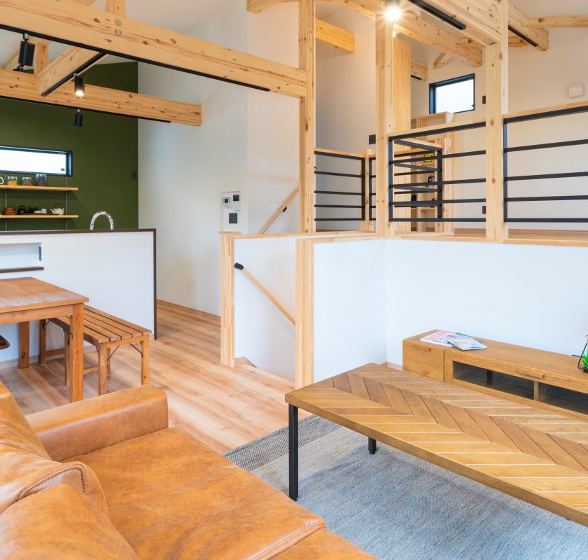 外観とのギャップを感じるLDK。そして、洞窟トイレ！