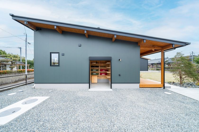 アウトサイドストッカーのある家