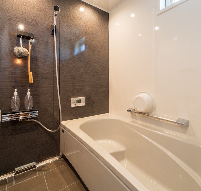 お家全体を一味変えるアクセント。<br />
石調のバスルーム