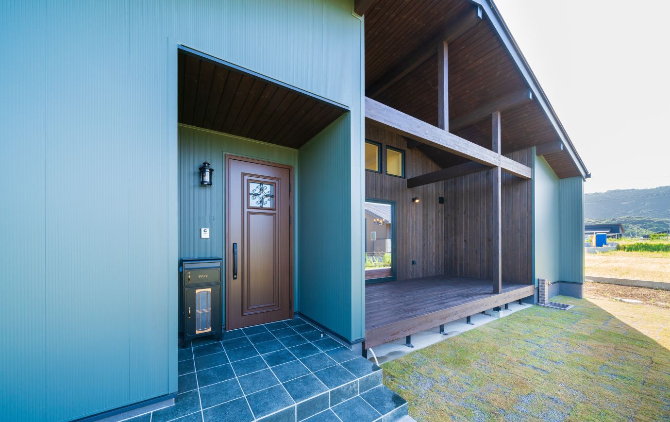 家族のプライベート時間を育むウッドデッキ