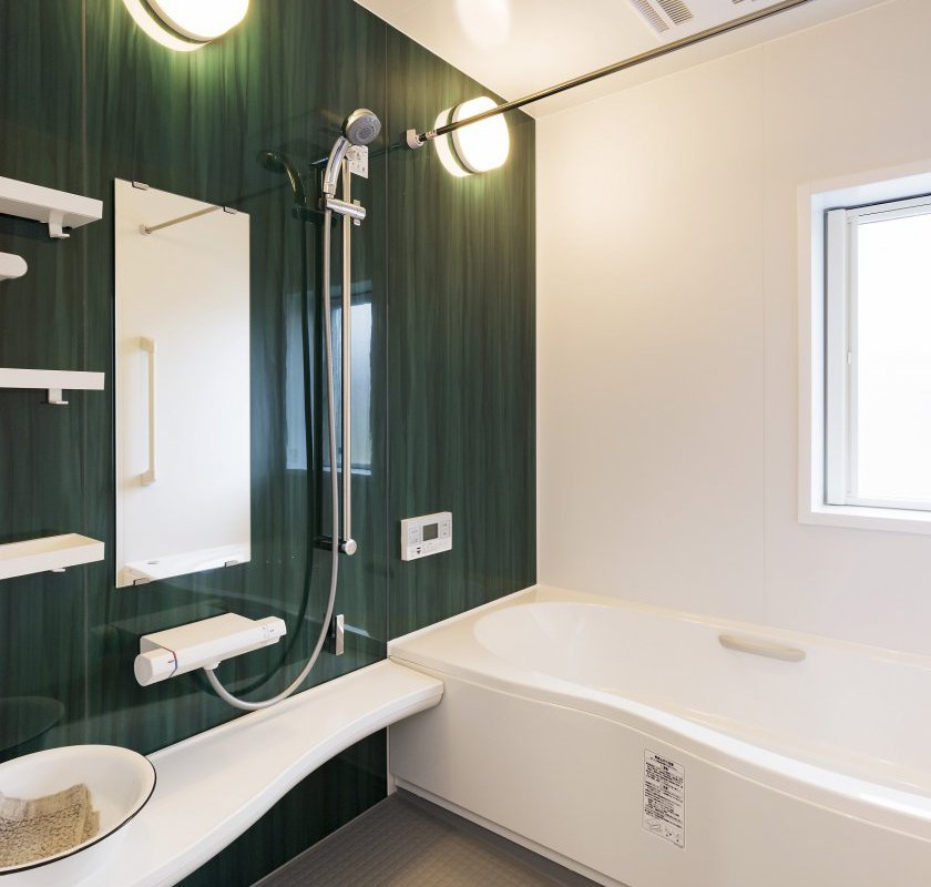 明るい楽しい浴室とトイレ