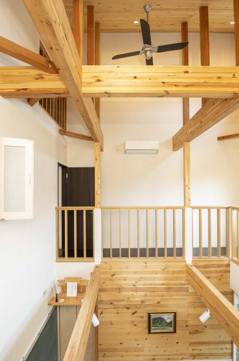 「土地の形状に合わせて外観と内装のデザインをそれぞれ上手く設計して落とし込みました。」