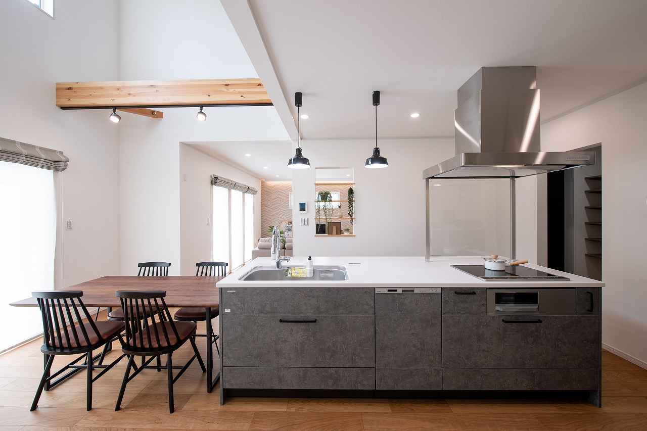 解放感のあるアイランドキッチン