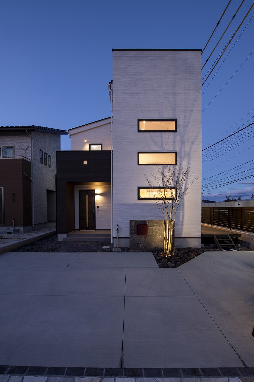 オシャレな外観と解放感のあるダイニングの家【長野市】