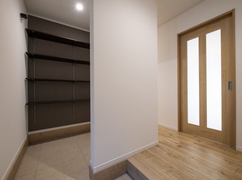 大きな収納を兼ね備えた部屋