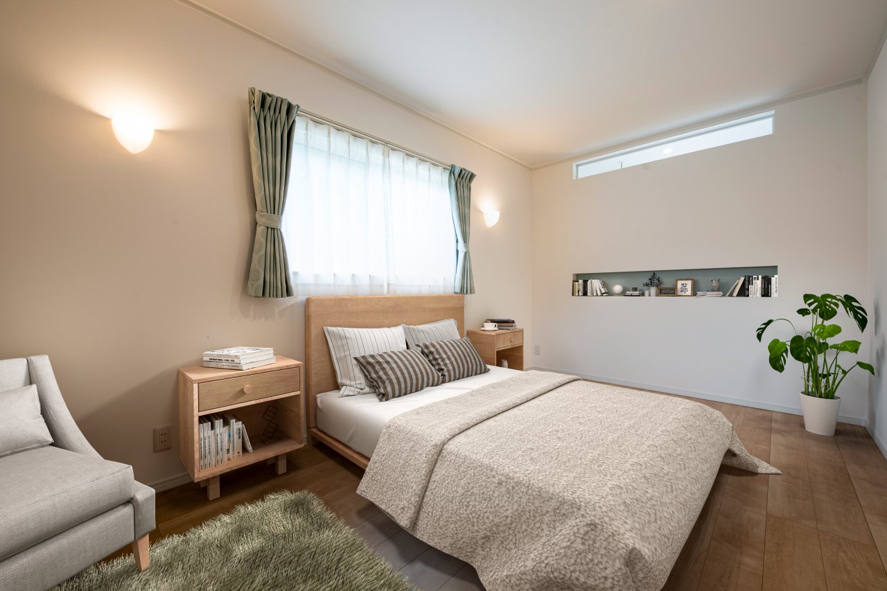 広々とした主寝室とウォークインクローゼット