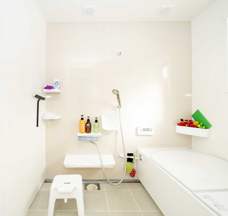 1.25坪の浴室とオシャレなドレッサー