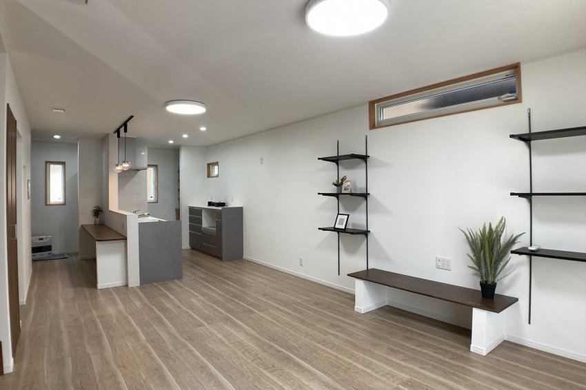 ファミリーキッチンと豊富な収納とこだわりの書斎のある2階建て住宅【長野市】