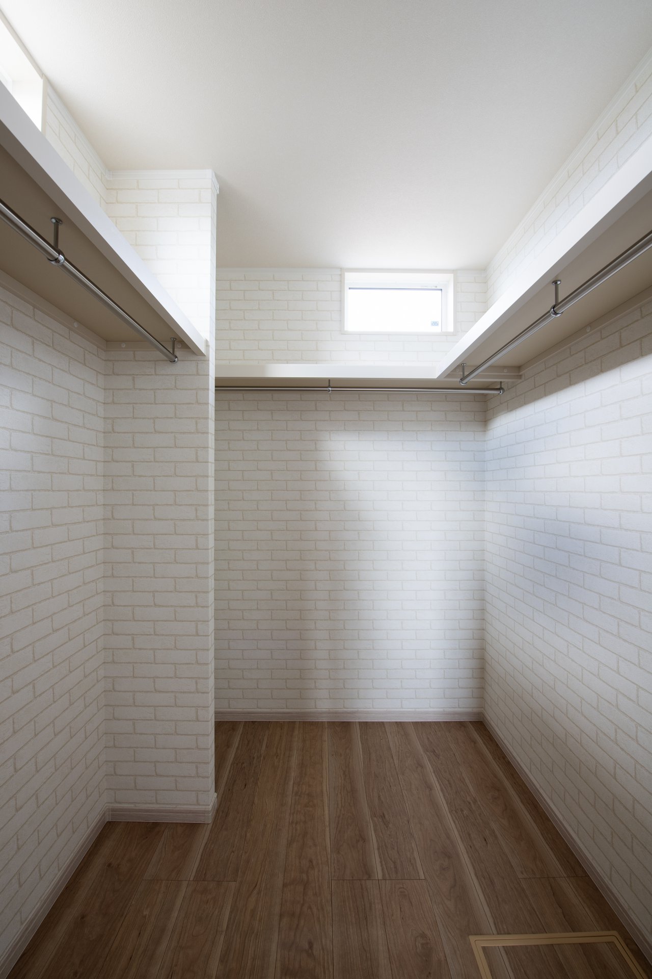 あると非常に便利なウォークインクローゼット＆小屋裏収納