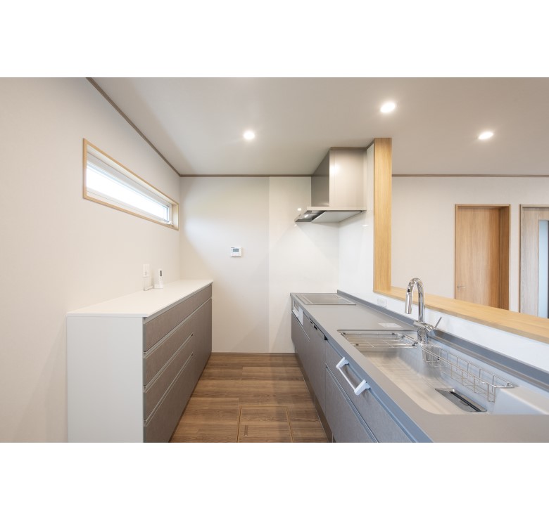 おしゃれなグレーのキッチン<br />
