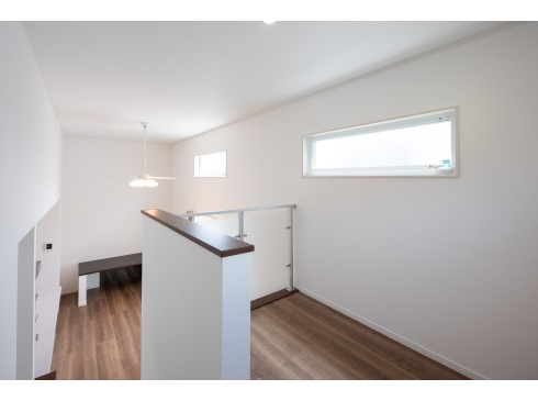 空間を効率的に使用したスキップフロアで開放的な雰囲気に