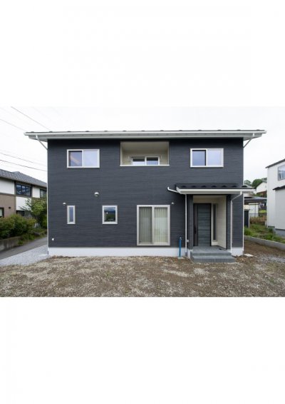 高級感がある広々とした2階建てのお家【上田市】
