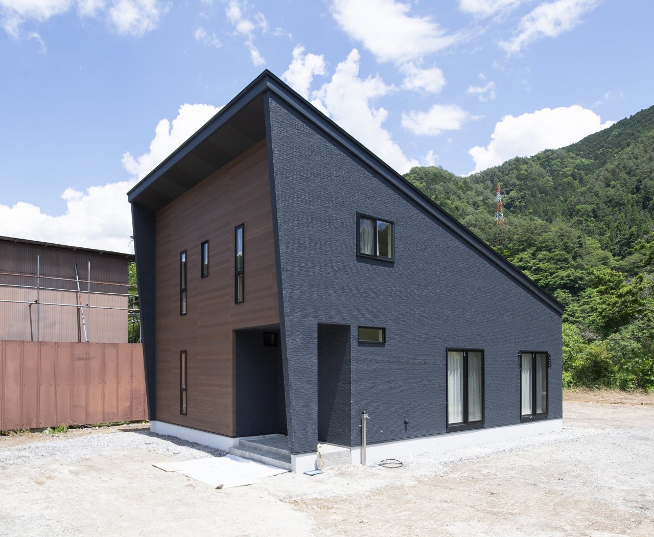 片流れ屋根のおしゃれな外観