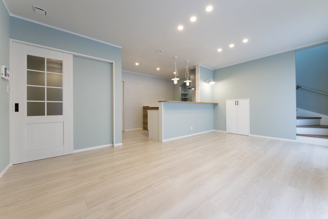 パールブルーのおしゃれな内装