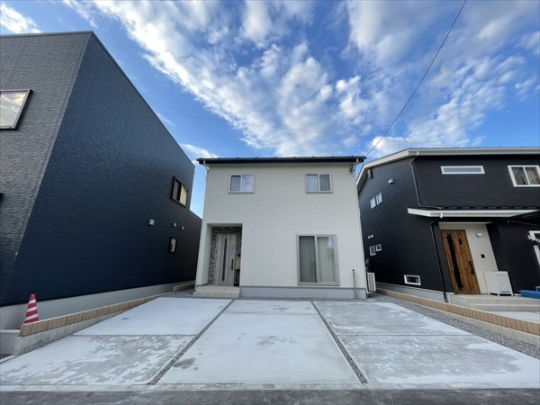 鮮やかでお洒落なリビングのあるお家【長野市】