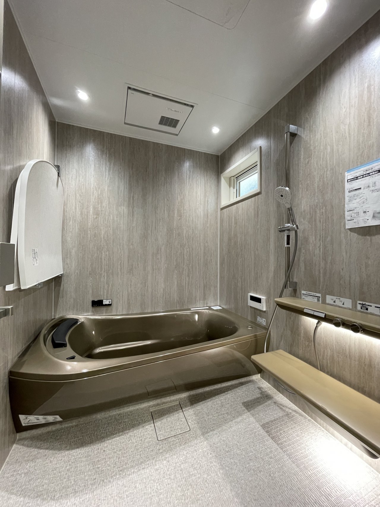 広々としたバスルーム