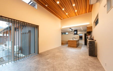 お洒落な事務所併設の快適な住空間【諏訪市】