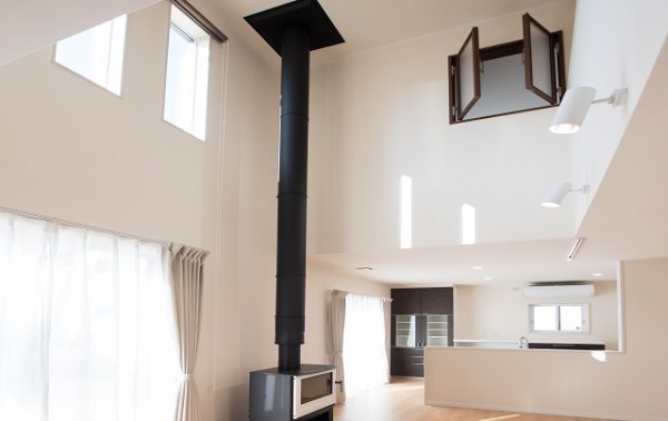 高さを活かして開放感を演出する吹き抜け