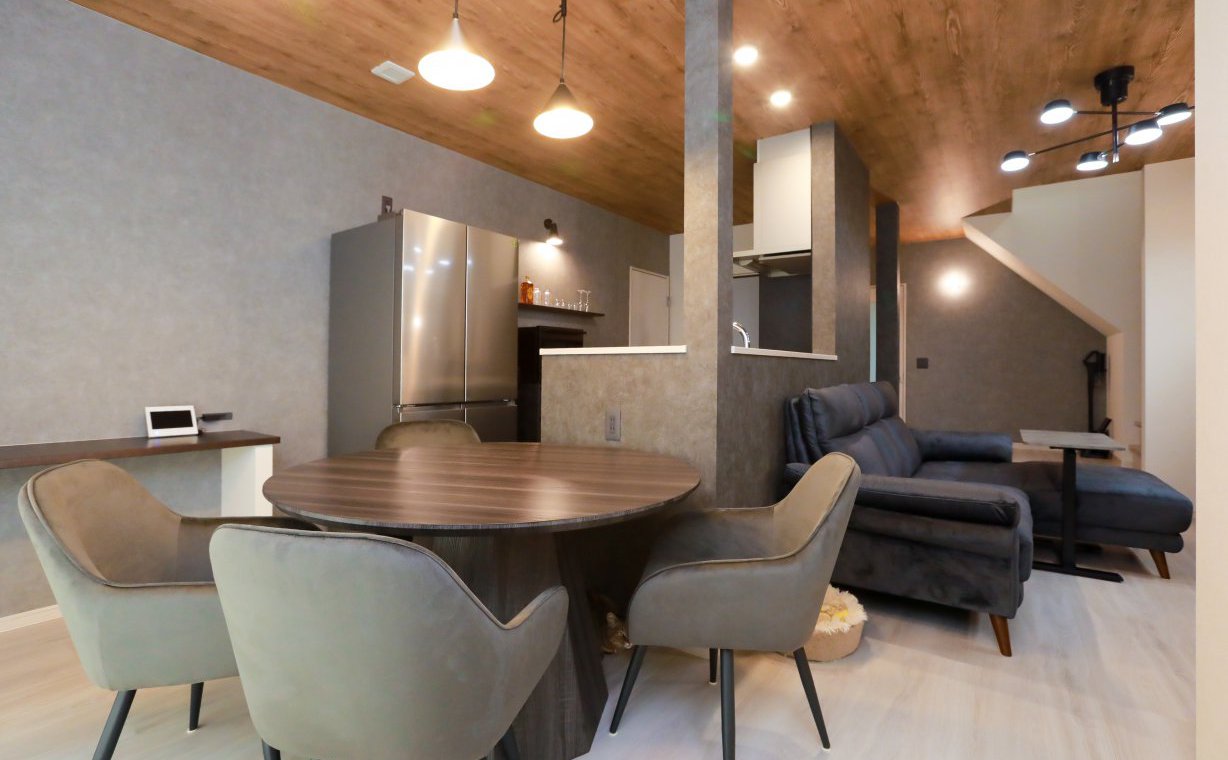 猫と暮らす、凛として優しい家