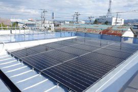 【港町モデル】太陽光パネル設置の様子です。