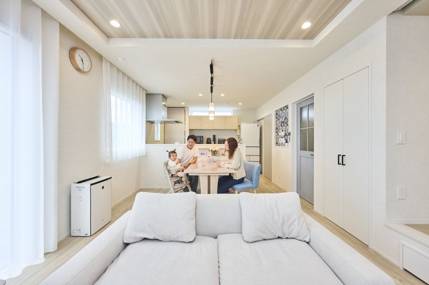 リビング繋がりの小上がり和室のある家